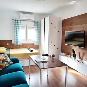 Apartment Bright And Quiet In, Malaga